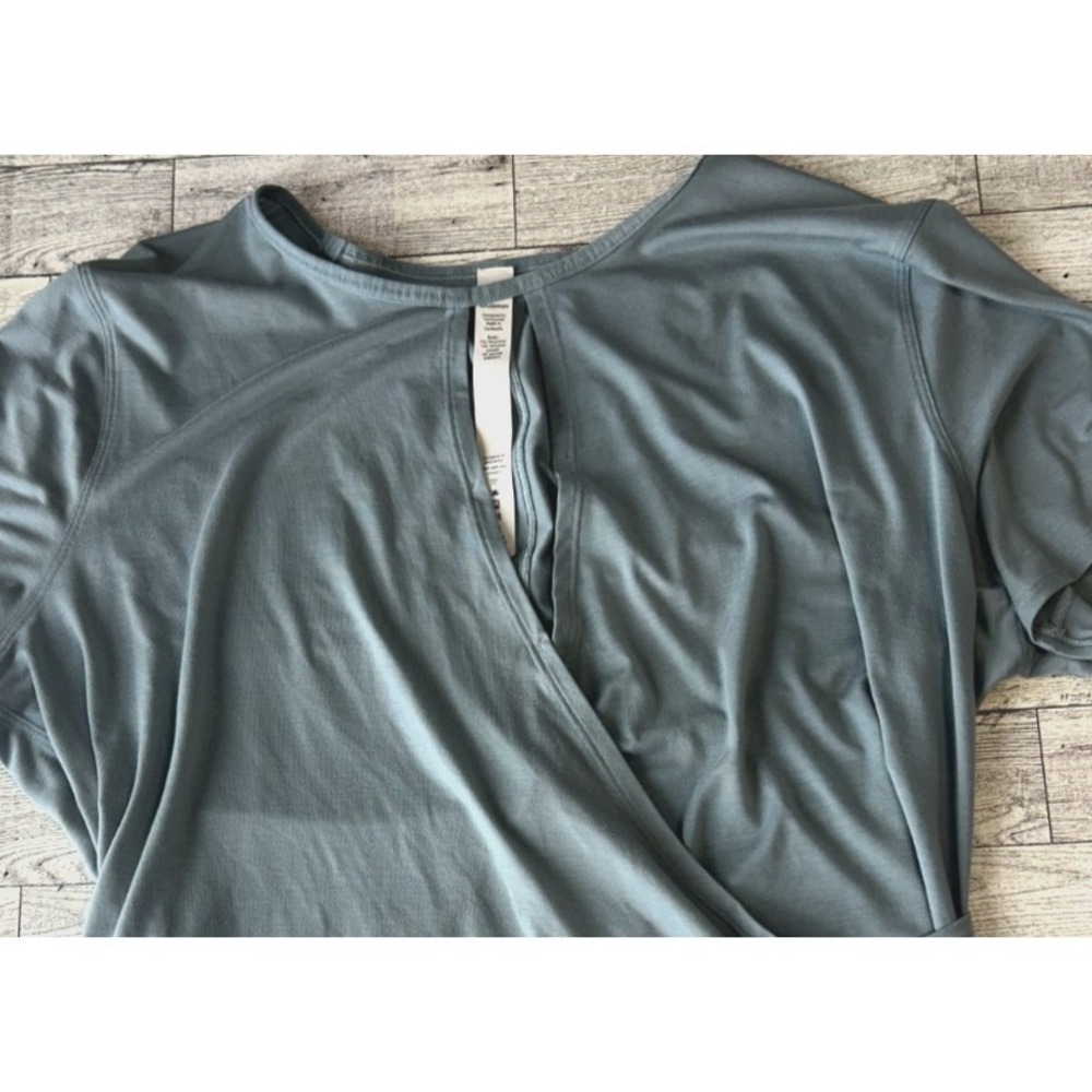 Lululemon Womens Top Size 12 Blue Yoga Gym Quick Dry Wrap Front Short Sleeve Tee